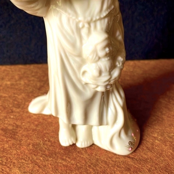 “LENOX JEWELS COLLECTION GIFTWARE” - LITTLE GIRL HOLDING DOLL - Picture 3 of 8